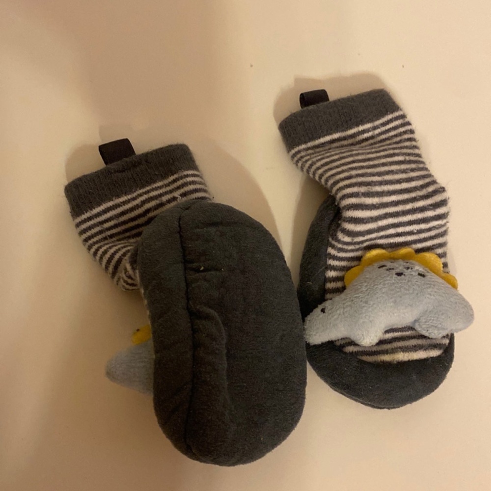 6mos Rattle slippers - Picture 3 of 3